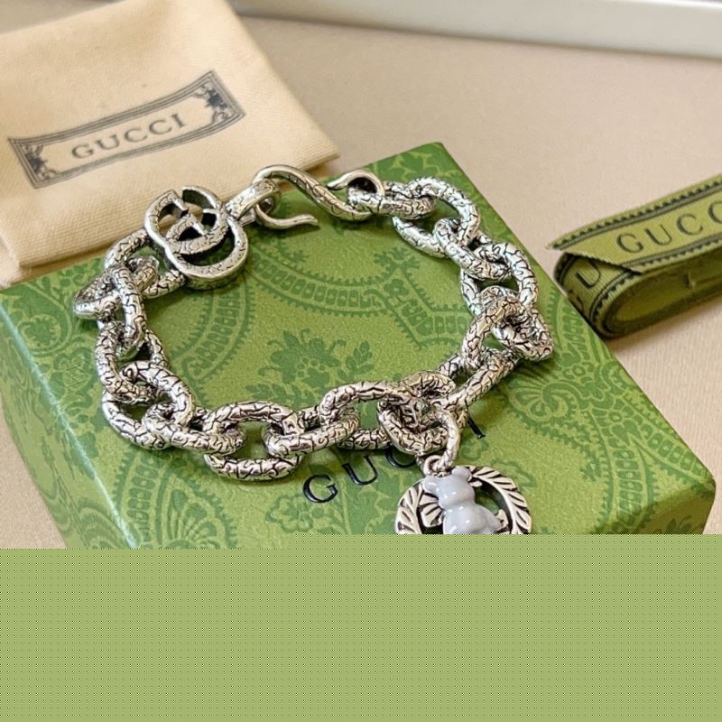G*u*i bracelets